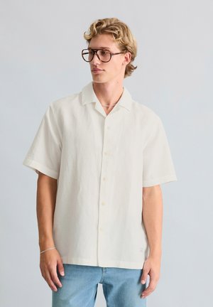 Marc O'Polo DENIM, CRAYFISH CAPSULE KURZARMHEMD, NORMAL FIT - Shirt - silky white