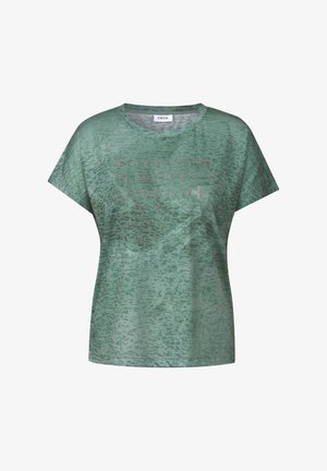 Grøn grafisk t-shirt med korte ærmer, der har et tekstureret, abstrakt mønster. Teksten på fronten er udsmykket med små rhinsten.