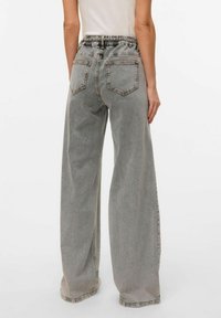 MAMALICIOUS UMSTANDS - Široke hlačnice - light grey denim