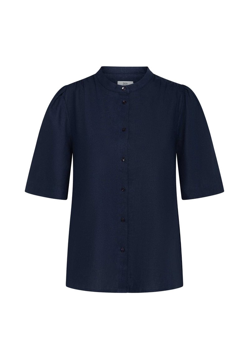Camicia a maniche corte blu navy con bottoni frontali, scollatura rotonda e trama sottile. Presenta maniche a palloncino e dettagli scuri sui bottoni.