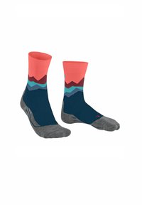 Calze colorate alla caviglia con un motivo montano in rosa, teal e blu navy, con la punta e il tallone rinforzati in grigio.