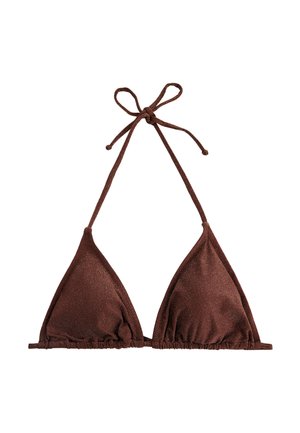 Brązowy trójkątny top bikini z cienkimi ramiączkami związanymi kokardą na szyi oraz cienkim paskiem z tyłu, płasko na białym tle.