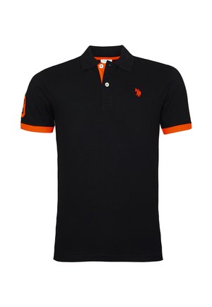 Polo noir à manches courtes avec doublure de col orange, poignets de manches orange et petit logo brodé orange sur la poitrine et la manche.