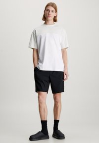 Calvin Klein Jeans COLORBLOCK - Camiseta estampada - bright white icicle