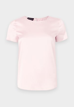 Kortermet topp i lys rosa satengmateriale med rund hals og en subtil glidelås bak. Glatt tekstur og litt tilpasset passform.