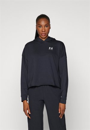 Sudadera negra recortada hecha de un tejido suave con capucha ajustable, que presenta un pequeño logo blanco de Under Armour en el lado izquierdo del pecho.