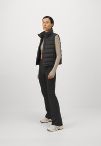 ONLY Play ONPFINE FUSED WAISTCOAT  - Strukirani kaput - black