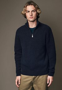 Next REGULAR FIT niebieski