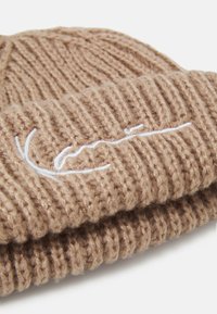 Karl Kani SIGNATURE FISHERMAN BEANIE UNISEX - Kapa - taupe