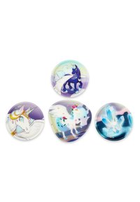 Cuatro pins coleccionables presentan diseños de unicornios coloridos y un cristal, con un acabado brillante y diferentes formas en tonos de púrpura, azul y blanco.