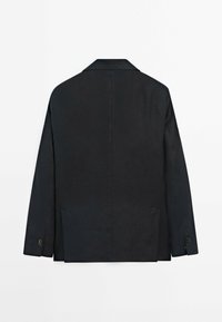 Schwarzer Blazer mit gerader Silhouette, Reverskragen und geknöpften Ärmelabschlüssen. Die Rückansicht zeigt ein klares Design ohne sichtbare Verschlussdetails.