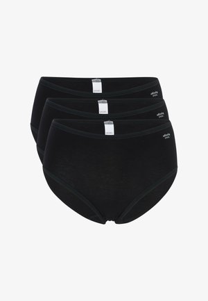 Drei schwarze Damen-Slips mit hoher Taille, gestapelt, jeweils mit einem weißen Speidel-Markenetikett am Bund und einem weich fühlenden Etikett an der Seite.