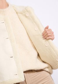 LolaLiza REVERSIBLE SHEARLING  - Vesta - offwhite