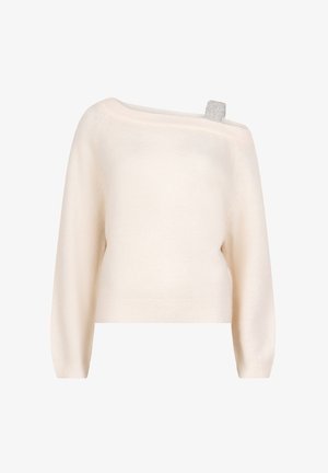 Off-white lange mouwen trui met een brede halslijn en een enkele zilveren banddetail op één schouder.