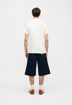 adidas Originals SPAIN ORIGINALS LIFESTYLE - Sport T-shirt - off-white