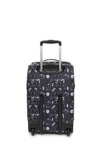 Svart resväska på hjul med ett grafiskt mönster som visar olika tecknade djuransikten. Inkluderar ett silverfärgat draghandtag och flera hjulstöd.