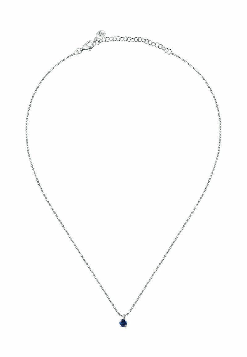 Collana in argento con un pendente di pietra blu singolo, design delicato, texture lucida e chiusura a gancio.