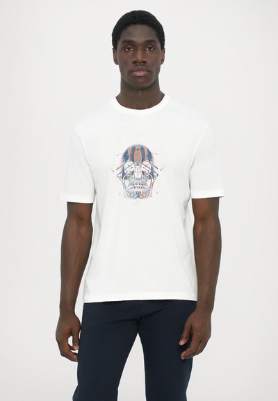 Camiseta de algodón blanca con un gráfico de calavera en azul y naranja. Diseñada con mangas cortas y cuello redondo, con un ajuste holgado.