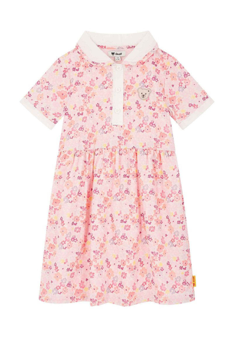 Helles rosa Kleid mit kurzen Ärmeln, Blumenmuster, weißen Kragen, Knopfleiste und Bärenemblem auf der Brust. Aus weichem Stoff gefertigt.