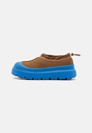 TASMAN UNISEX - Slippers - chestnut/big sky