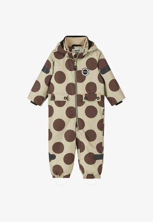 Beiger Kinderregenanzug mit großen braunen Punkten, Frontreißverschluss, zwei mit Knöpfen verschließbaren Taschen, elastischen Bündchen und reflektierenden Applikationen an Beinen und Ärmeln.