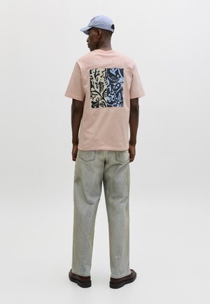 Jack & Jones, JORMONTAUK - Print T-shirt - peach melba