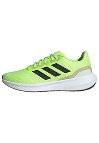 Scarpa da ginnastica verde neon con tomaia in rete, strisce nere e suola bianca ammortizzata. Presenta lacci abbinati e un dettaglio testurizzato sul tallone.