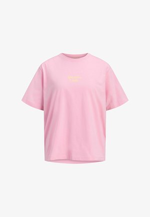 Růžové tričko s krátkými rukávy, kulatým výstřihem a malým žlutým textem "Aperitivo Club" umístěným ve středu na hrudi.