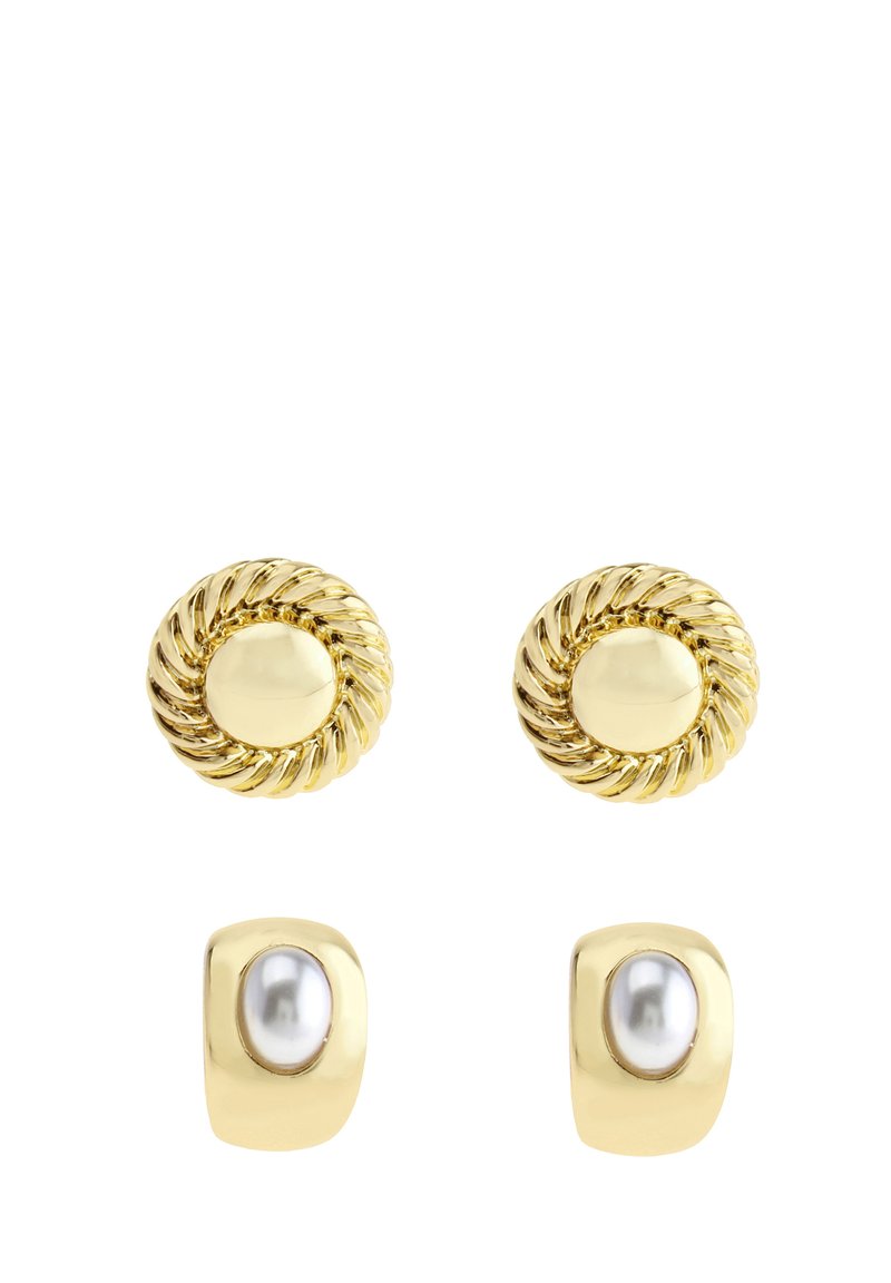 Boucles d'oreilles en ton doré avec un design de corde torsadée texturée et des clous ronds lisses, ainsi que des boucles d'oreilles carrées à perles ovales.