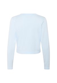 Svetlo modra, dolga majica s kratico in okroglim izrezom, izdelana iz mehke tkanine, z gladko teksturo in minimalističnim dizajnom.