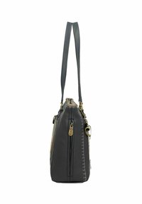 Sac en cuir gris avec une finition texturée, comprenant une fermeture éclair supérieure, une poche latérale et des bretelles doubles. Les accents incluent des accessoires en laiton.