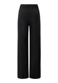 Zwarte wijde broek met een elastische tailleband en een zachte stofstructuur, ontworpen voor comfort en gemak in beweging.