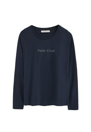 Camisa de manga larga azul marino de tela suave, con escote redondo y texto "Polo Club" en acentos metálicos en el pecho.