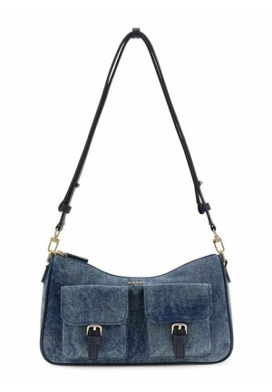 Sac d'épaule en denim avec deux poches avant à boucle, sangle noire ajustable, quincaillerie dorée et petit logo de la marque au centre en haut.