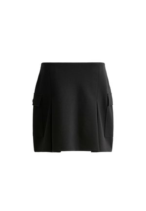 Black skirt made of a structured fabric, featuring two side pockets and pleated detailing at the front. Simple, modern design.