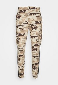 Kamouflage cargobyxor i beige, brunt och olivgrönt med sidofickor och svarta sidoremsor. Tyget har en mjuk och slitstark textur.