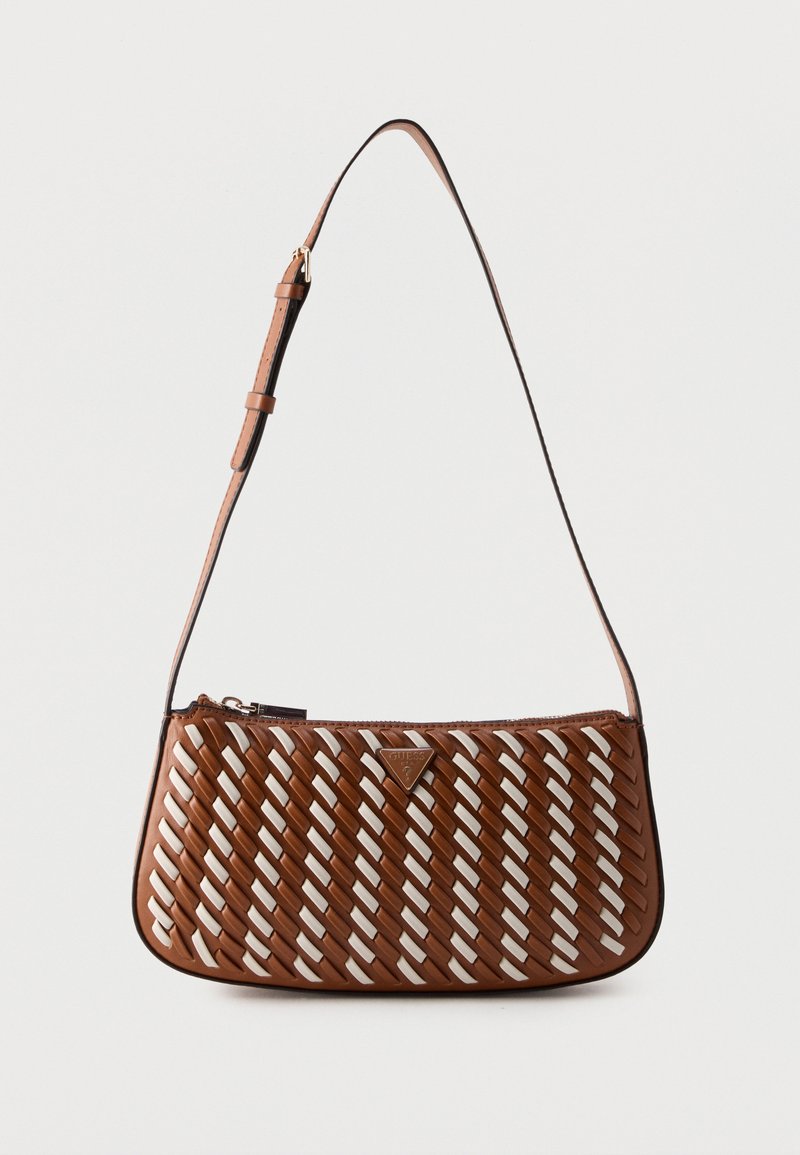 Sac bandoulière en cuir tressé marron avec des accents blancs, sangle réglable, fermeture éclair et plaque logo triangulaire au centre devant.