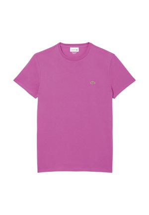 T-shirt a maniche corte in cotone rosa vivace con scollatura tonda e un piccolo logo Lacoste verde sul lato sinistro del petto.