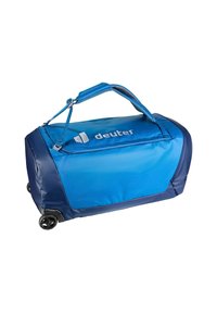 Borsa a sacca blu con una superficie liscia, caratterizzata da un logo, ruote per la mobilità e una tracolla regolabile. Accenti blu scuro.