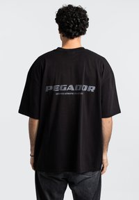 Pegador COLNE LOGO - Marškinėliai su spaudiniu - black