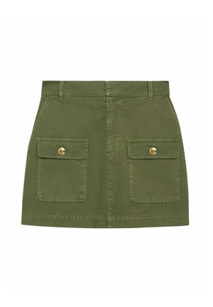 Mini-jupe kaki avec poches à rabat à l'avant sécurisées par des boutons dorés et passants de ceinture le long de la taille.