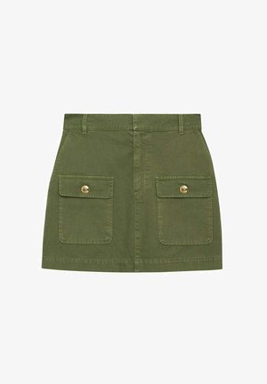 Mini-jupe kaki avec poches à rabat à l'avant sécurisées par des boutons dorés et passants de ceinture le long de la taille.