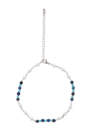 Bracciale a catena in argento con perle bianche alternate e perle rotonde blu e turchesi, chiusura a moschettone con catenina di lunghezza regolabile.