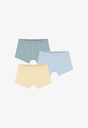 Drei Paare gestreifter Herrenboxershorts in Grün, Blau und Gelb, die sich überlappend auf einem weißen Hintergrund anordnen.