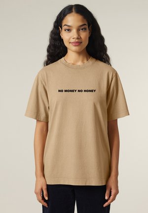 NO MONEY NO HONEY UNISEX HEAVYWEIGHT TEE 25 - Print T-shirt - washed beige