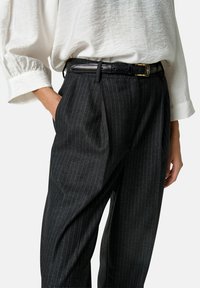 Soaked in Luxury SLMALODI - Püksid - grey melange pinstripe