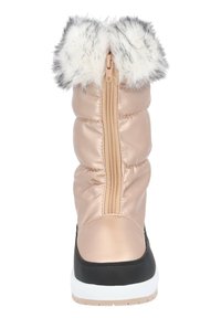 Vadderad vinterstövel med en beige satinöverdel, krage i konstpäls och svart gummisula. Har en central dragkedja för enkel på- och avtagning.
