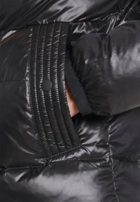 Antony Morato REGULAR FIT JACKET WITH AN IRIDESCENT EFFECT - Chaqueta de invierno - black