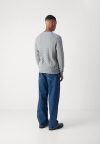 Tommy Hilfiger CLASSIC CABLE CREW NECK - Džemperis - grau