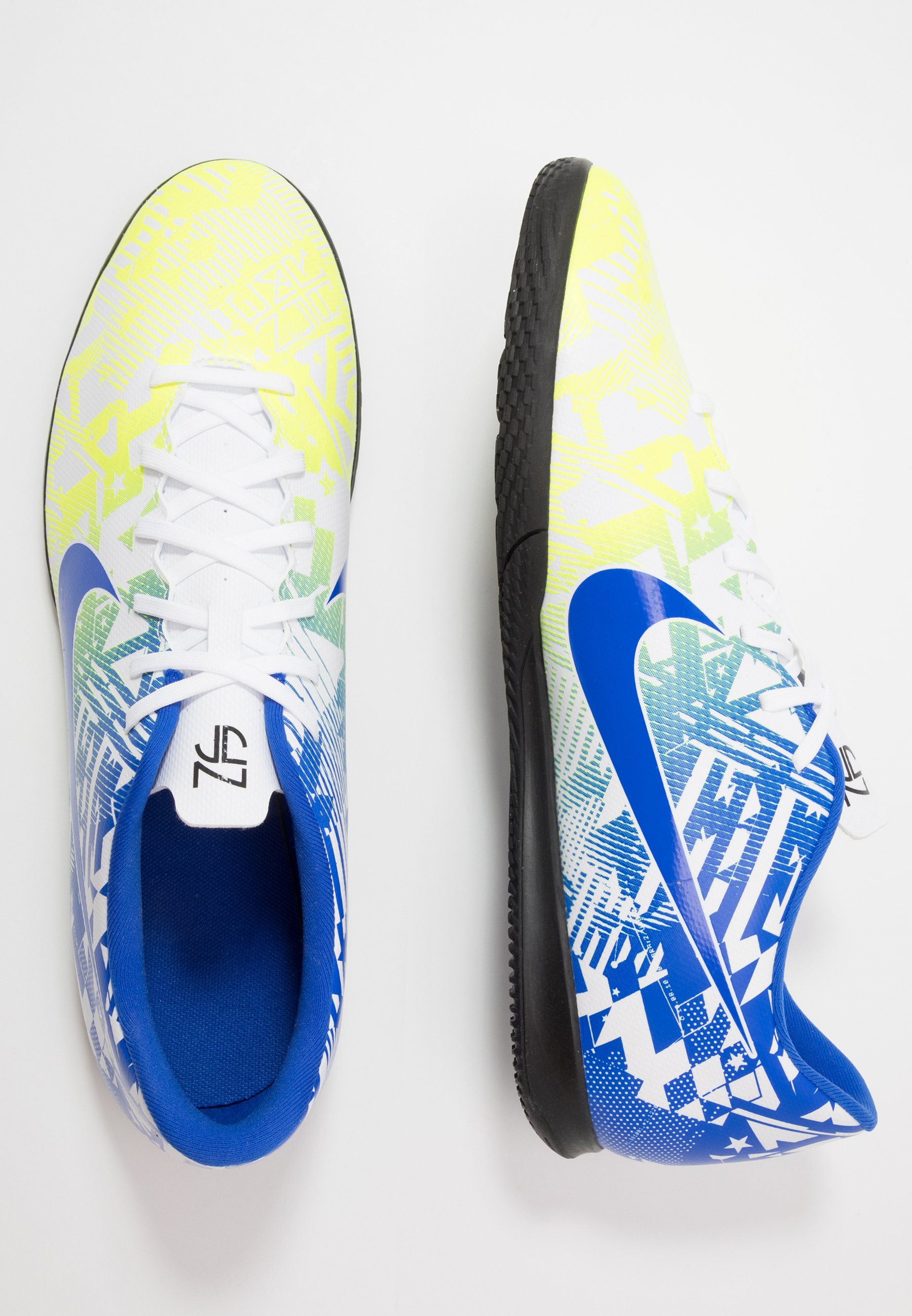 chaussure de neymar violet